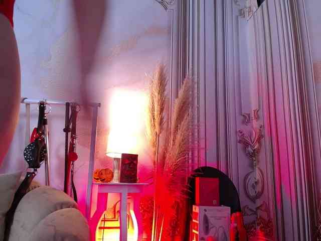 Naty-slavedoll webcam