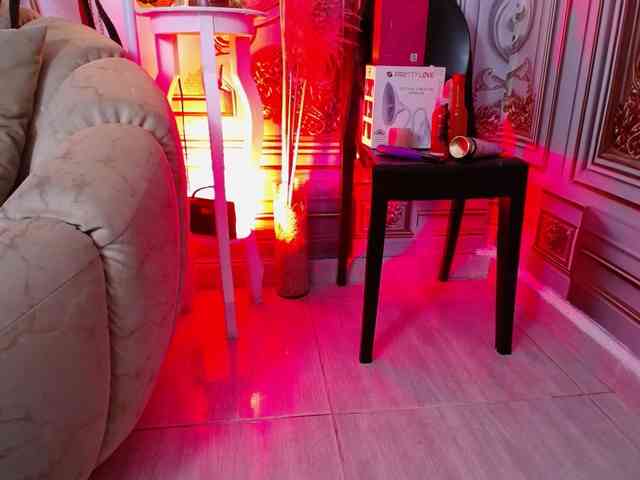 Naty-slavedoll webcam