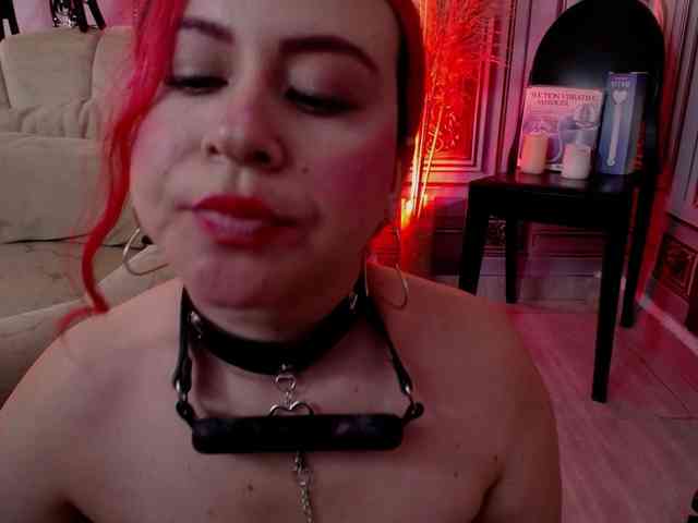 Naty-slavedoll webcam
