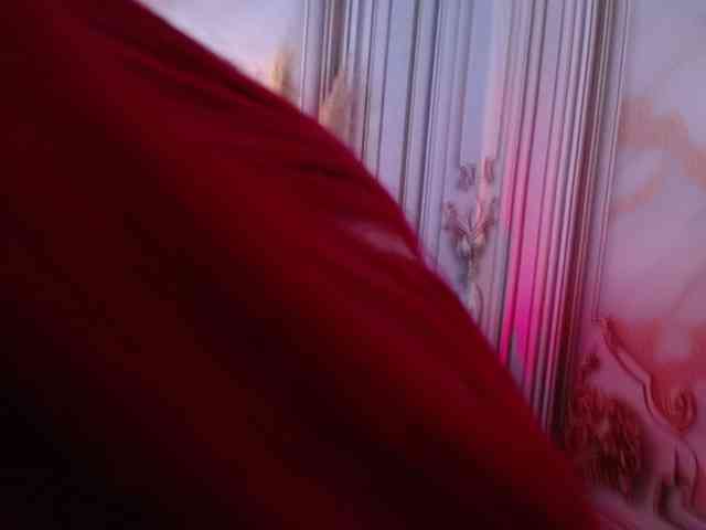 Naty-slavedoll webcam