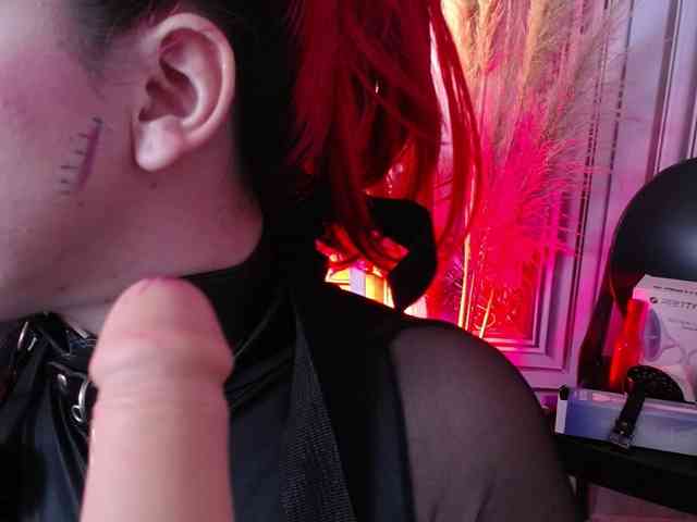 Naty-slavedoll webcam