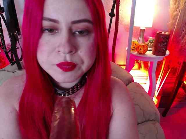 Naty-slavedoll webcam