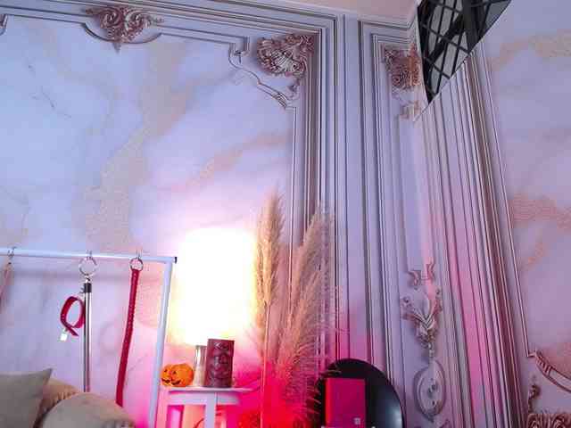 Naty-slavedoll webcam