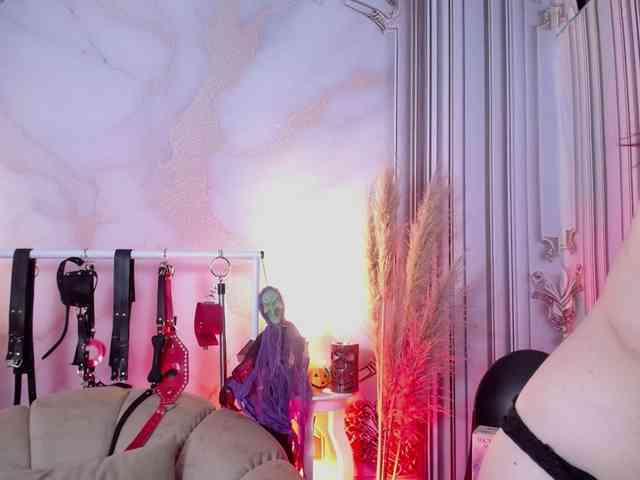 Naty-slavedoll webcam