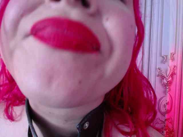 Naty-slavedoll webcam
