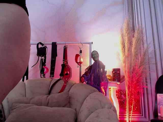 Naty-slavedoll webcam