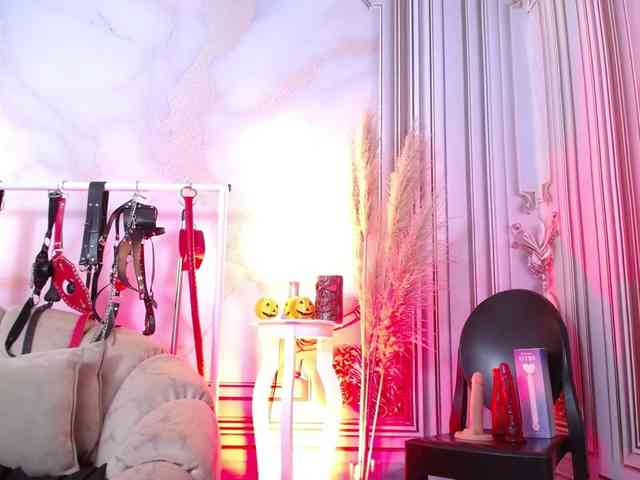 Naty-slavedoll webcam