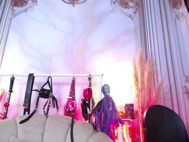 Naty-slavedoll webcam