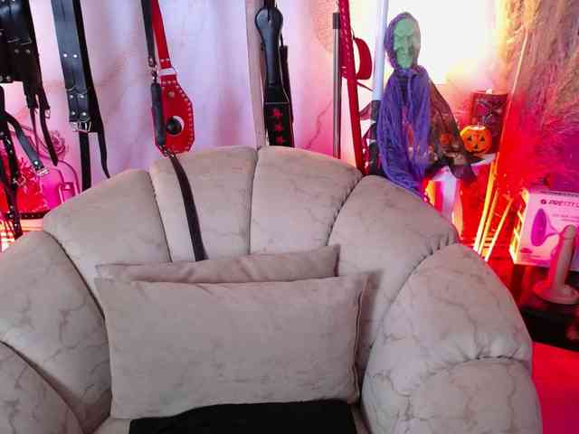 Naty-slavedoll webcam