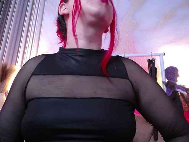 Naty-slavedoll webcam