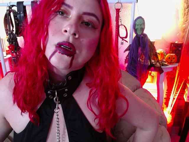 Naty-slavedoll webcam