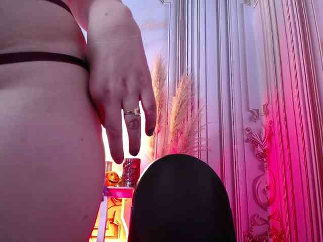 Naty-slavedoll webcam