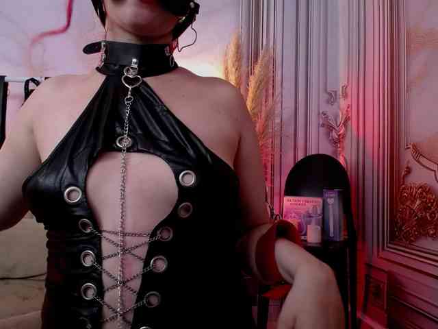 Naty-slavedoll webcam