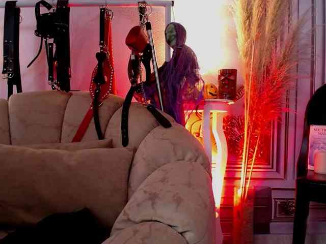 Naty-slavedoll webcam
