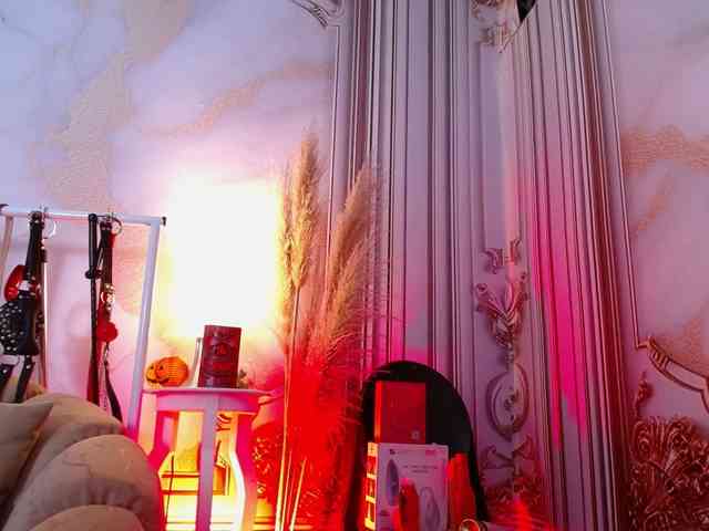 Naty-slavedoll webcam