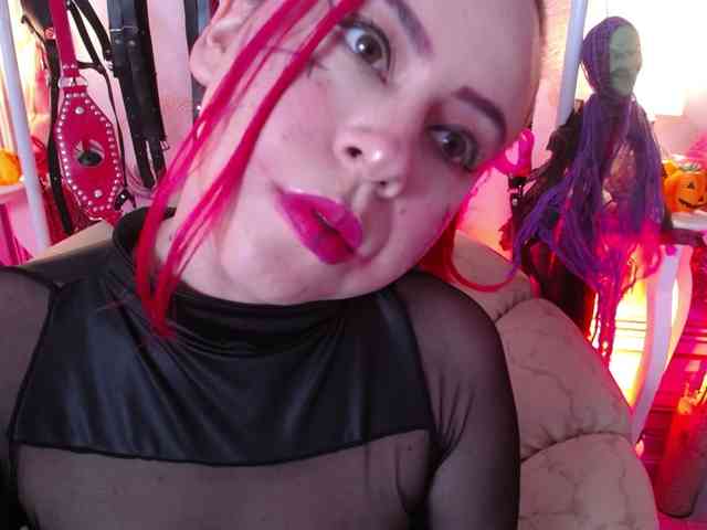 Naty-slavedoll webcam