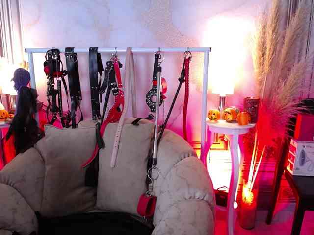 Naty-slavedoll webcam