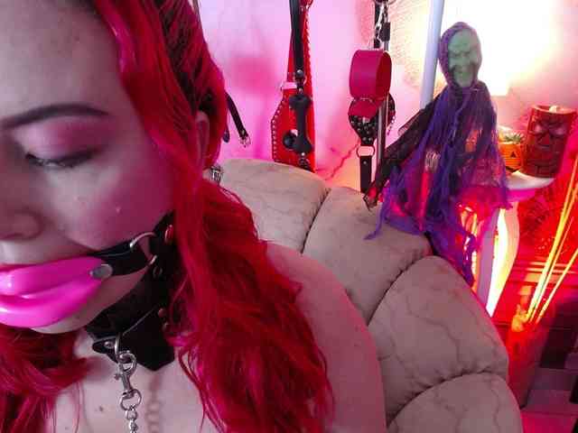 Naty-slavedoll webcam
