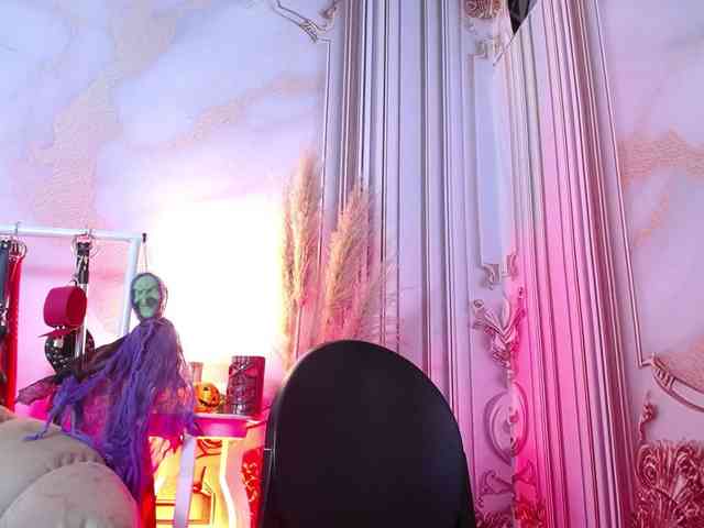 Naty-slavedoll webcam
