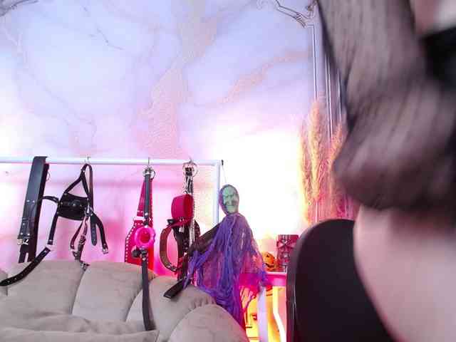 Naty-slavedoll webcam