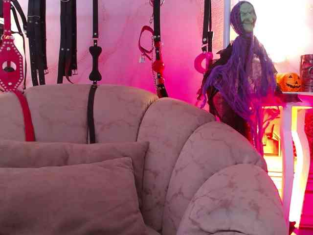 Naty-slavedoll webcam