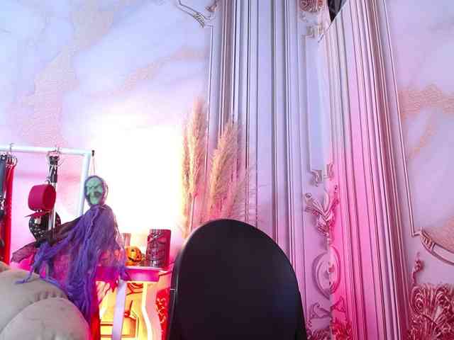 Naty-slavedoll webcam