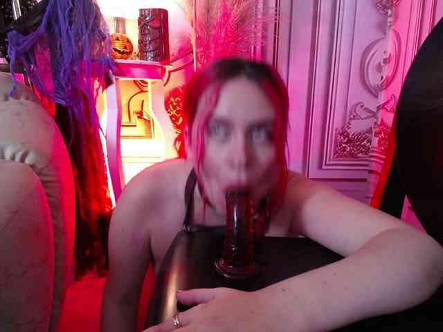Naty-slavedoll webcam