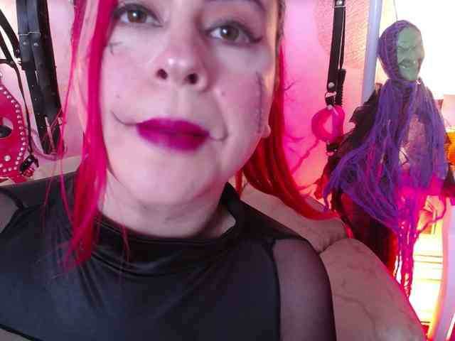 Naty-slavedoll webcam