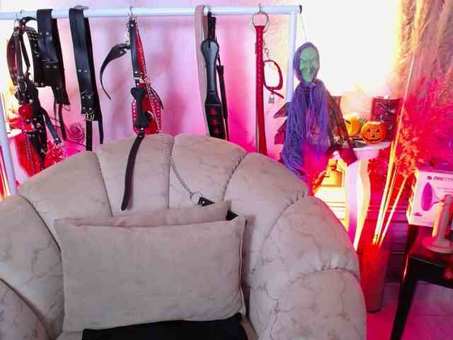 Naty-slavedoll webcam