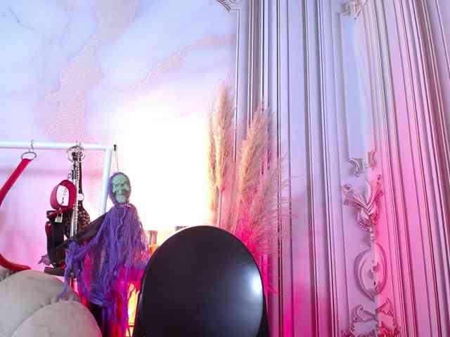 Naty-slavedoll webcam