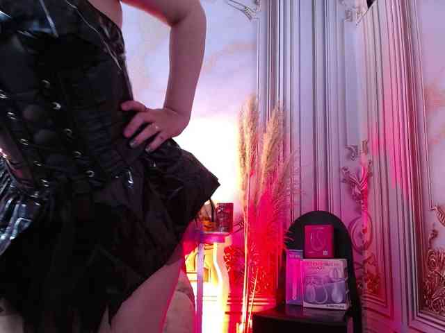 Naty-slavedoll webcam