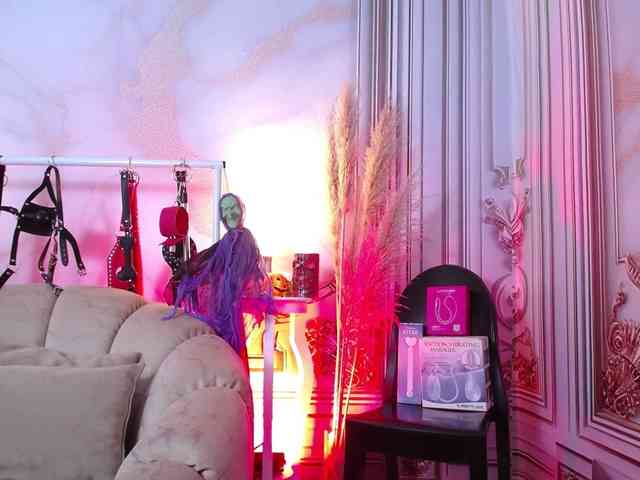 Naty-slavedoll webcam