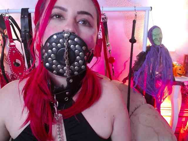 Naty-slavedoll webcam