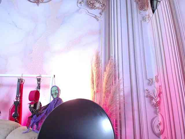 Naty-slavedoll webcam