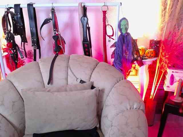 Naty-slavedoll webcam