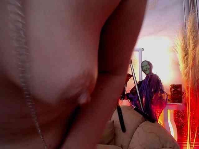 Naty-slavedoll webcam