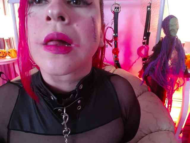 Naty-slavedoll webcam