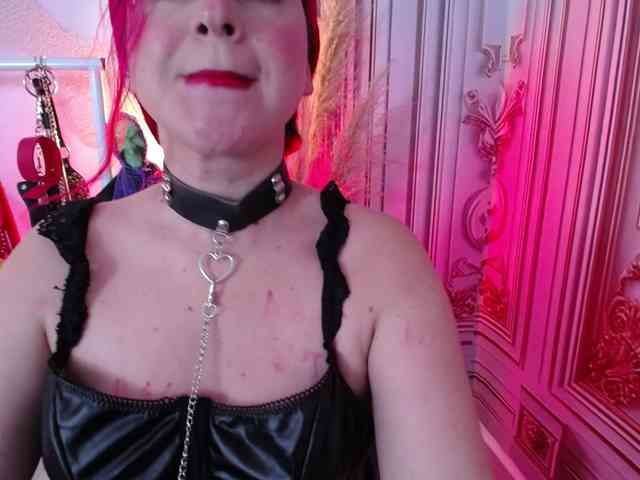 Naty-slavedoll webcam