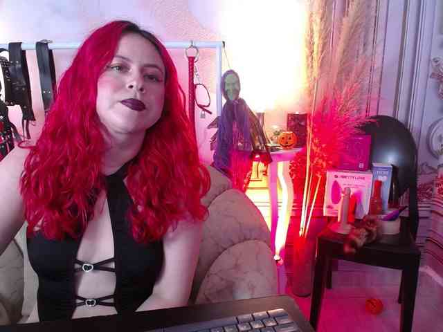 Naty-slavedoll webcam
