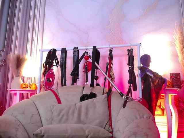 Naty-slavedoll webcam