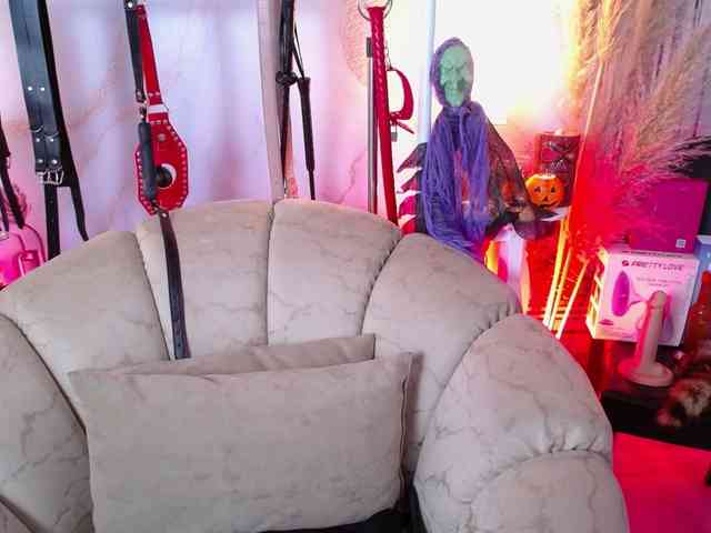 Naty-slavedoll webcam