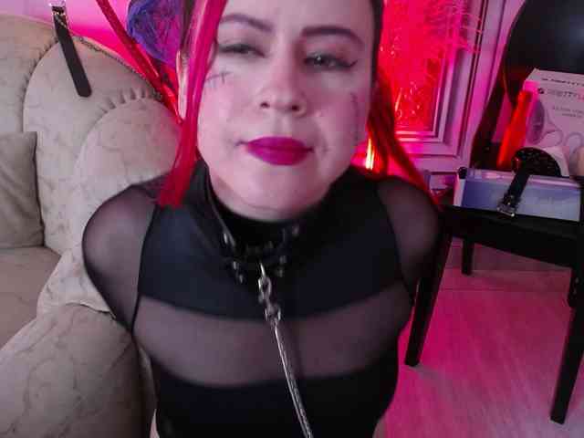 Naty-slavedoll webcam
