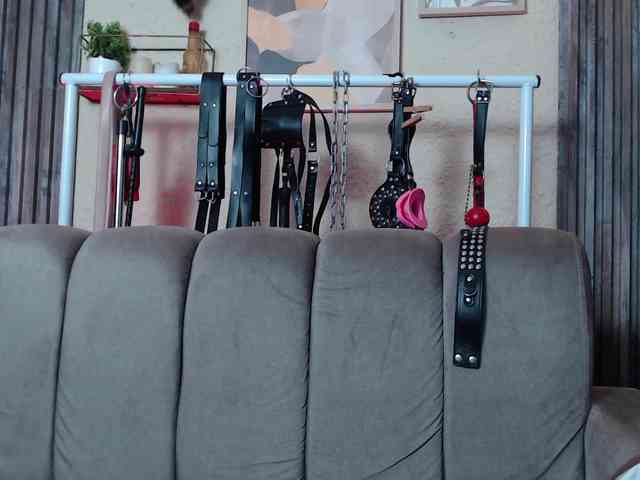 Naty-slavedoll webcam