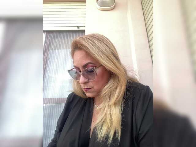 zhamira webcam