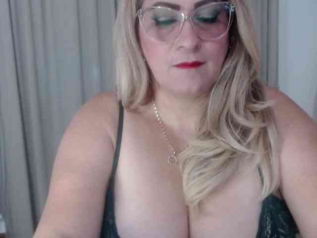 zhamira webcam