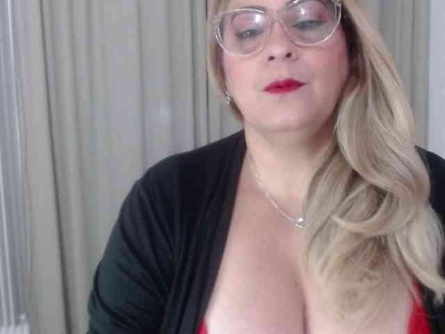 zhamira webcam