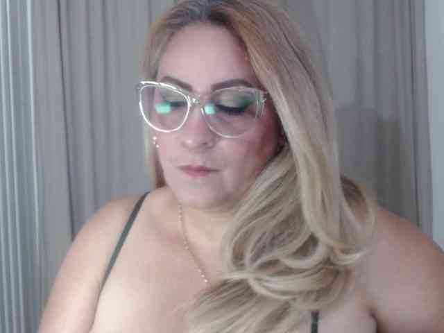 zhamira webcam