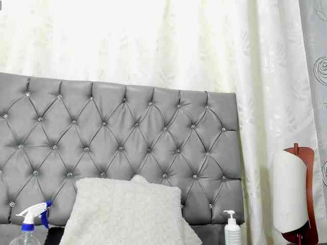 lunaeva23 webcam