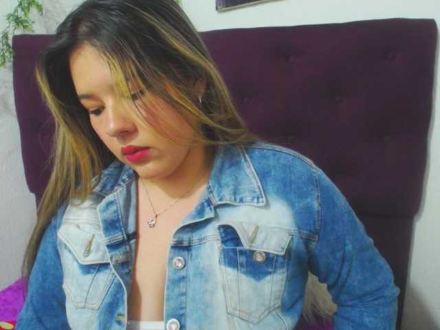 LinaBrowm webcam
