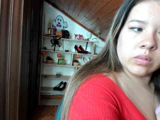 LinaBrowm webcam